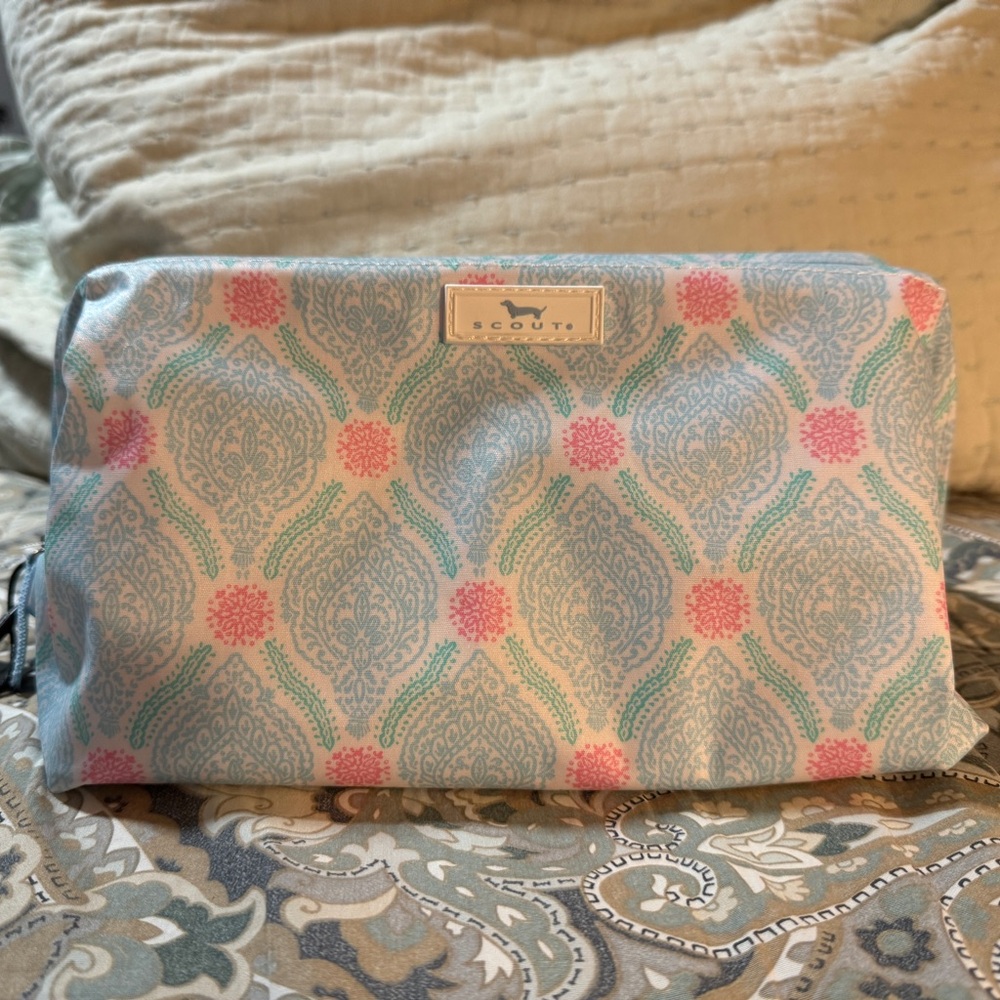 SCOUT Big Mouth Make Up Bag She’s A Gem NEW!!